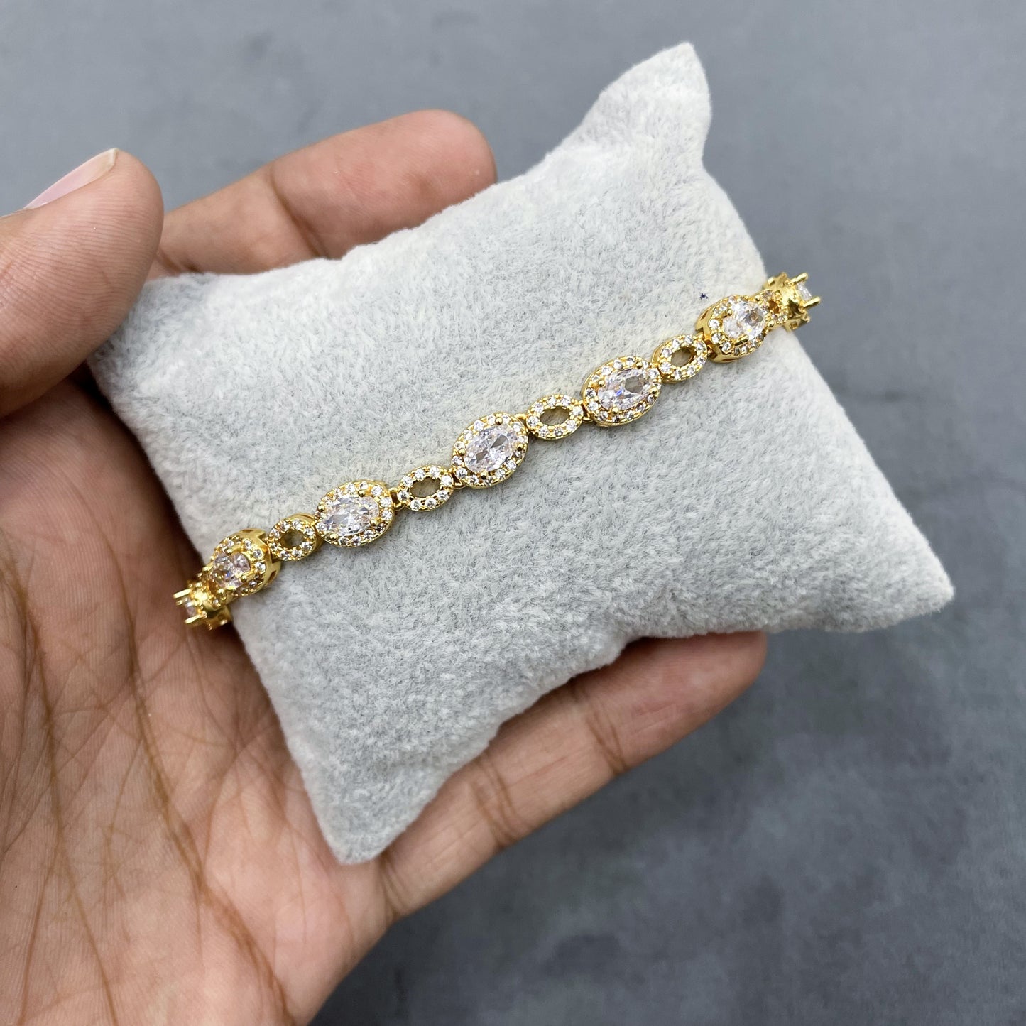 GOLDEN-HALO-OVAL-ZIRCON-BRACELET