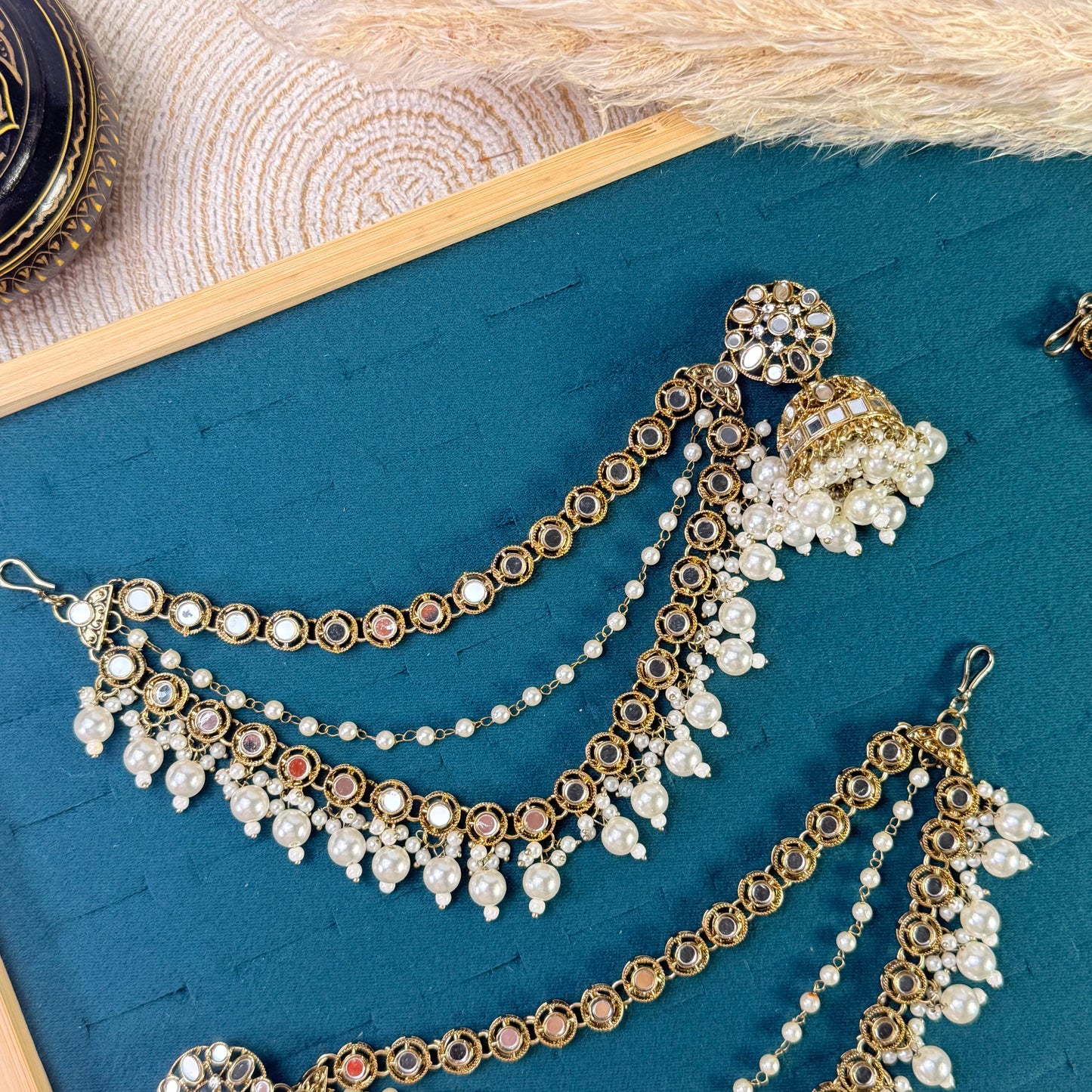 Circular mirror Tikka Sahara Kundan Earrings