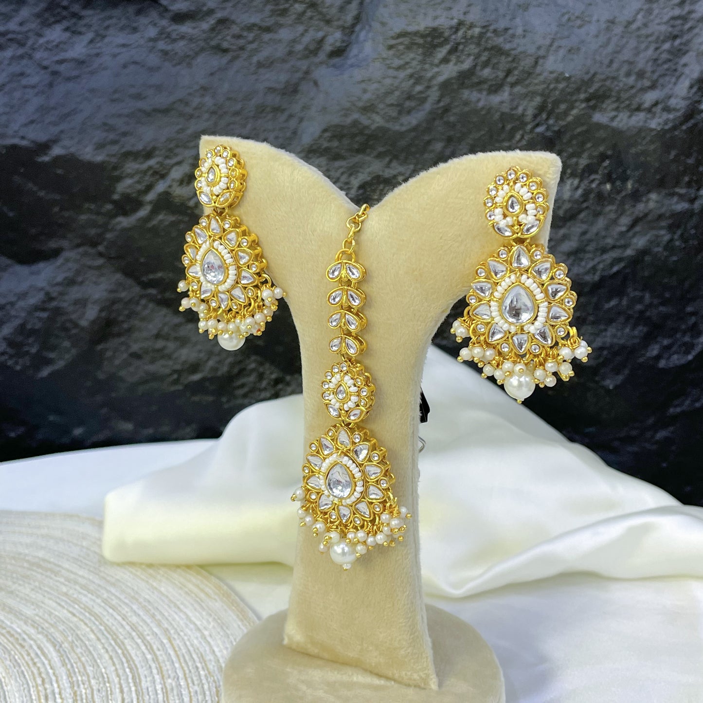 AURORA WHITE KUNDAN MALA