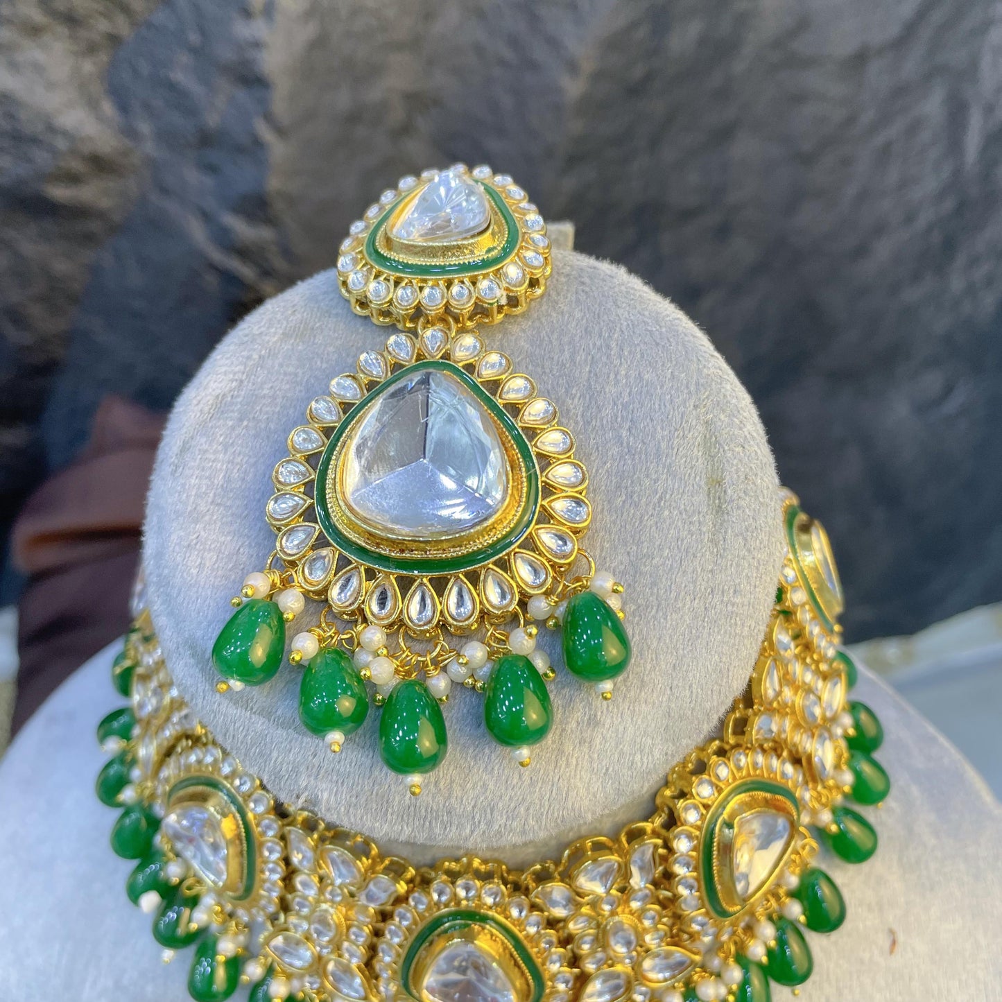 ROYAL TRI-TEARDROP STATEMENT KUNDAN NECKLACES