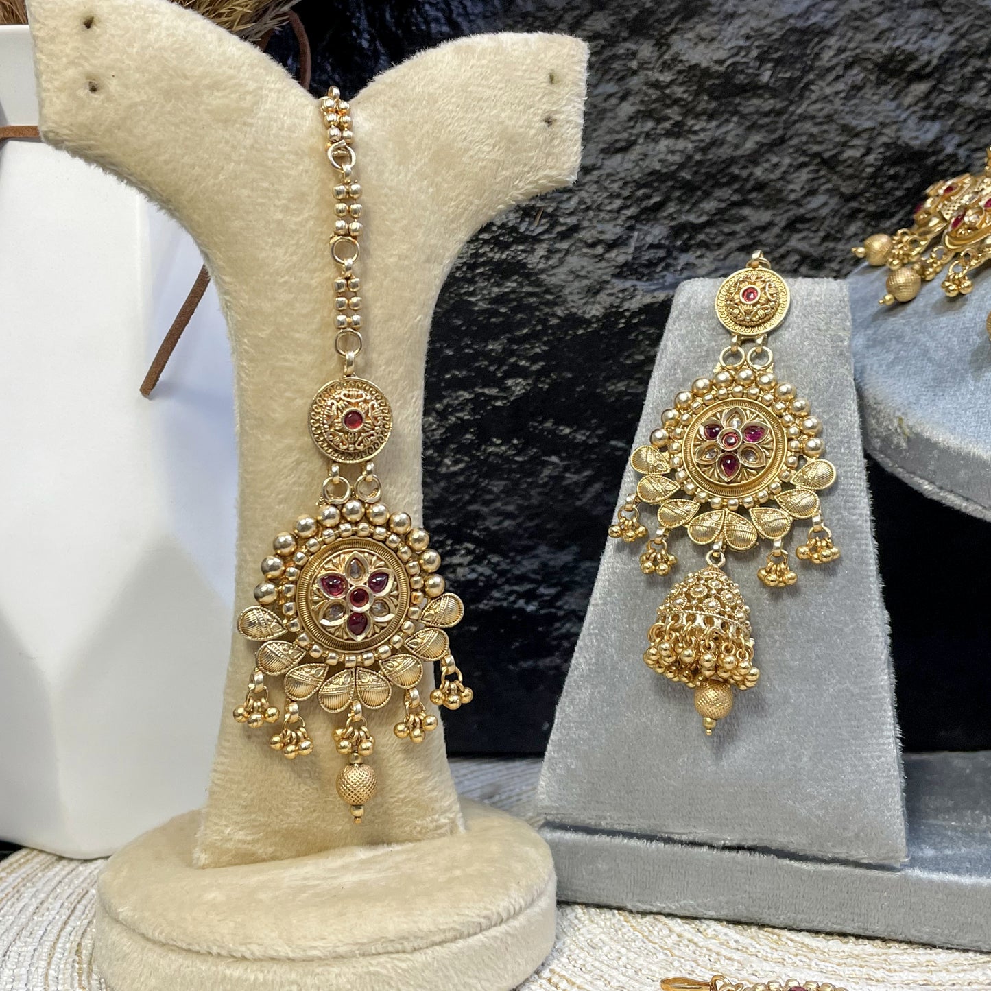 YAQOOT-E-MALIKA - RAJWARI BRIDAL SET
