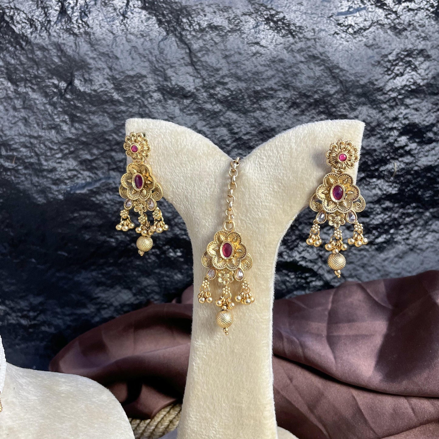 MOTI-GULAB RAJWARI CHOKER