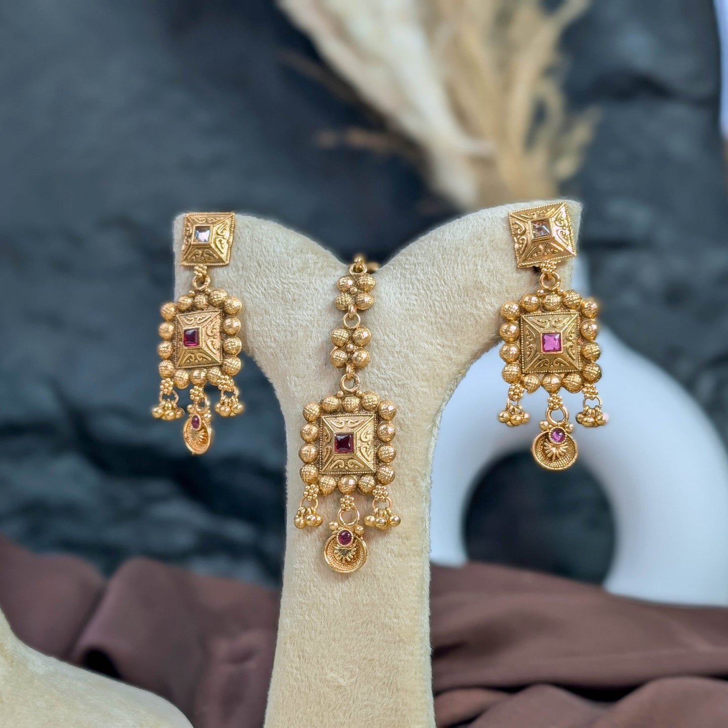 Noor-malika rajwari choker