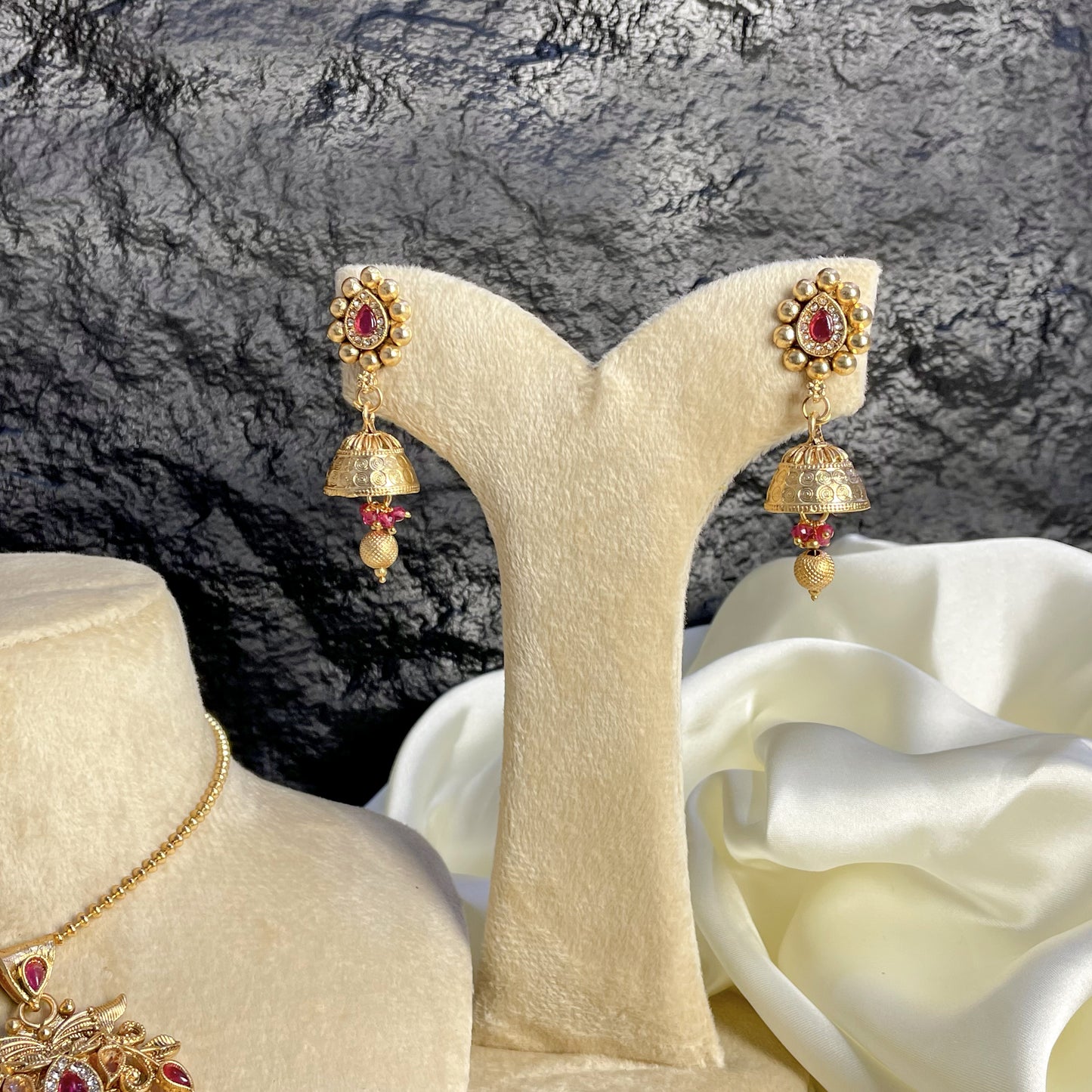 ROYAL CRESCENT RAJWARI LOCKET SET