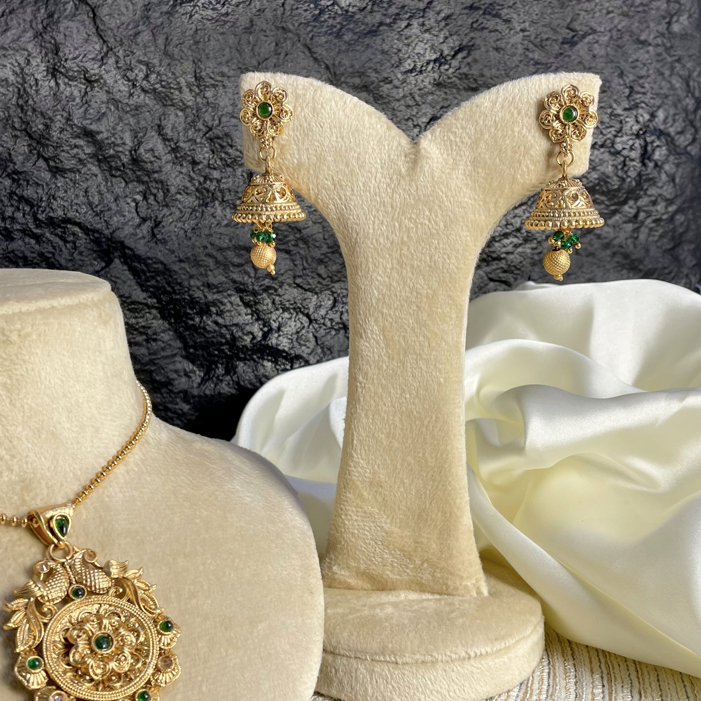 EMERALD VEIN RAJWARI LOCKET SET