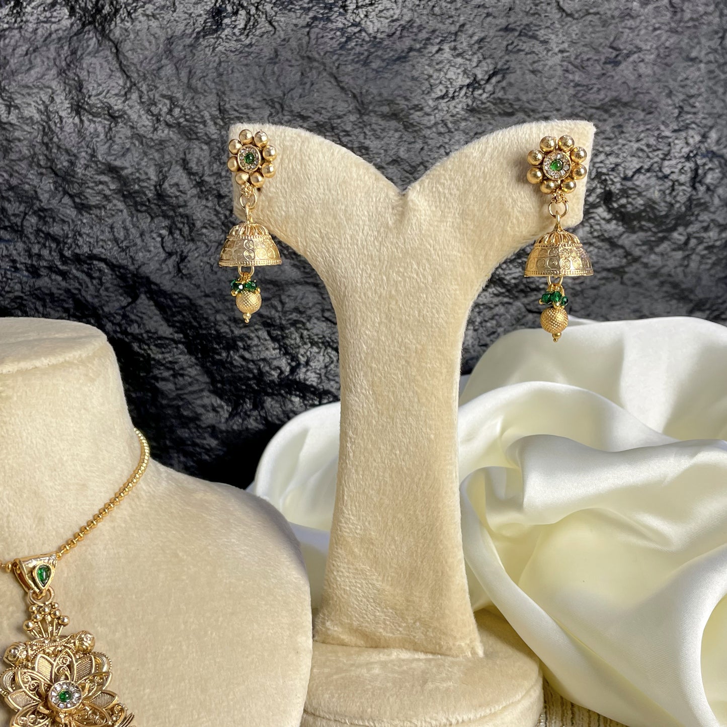 MIDNIGHT GARDEN RAJWARI LOCKET SET