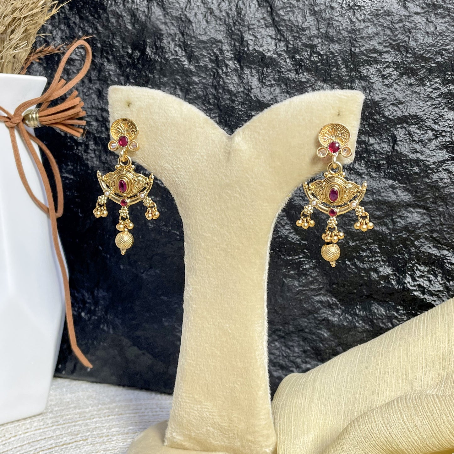 REGAL RAJWARI CRESCENT PEARL MALA