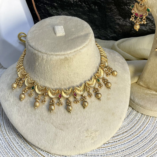 RAJWARI CRESCENT BLOOM KUNDAN NECKLACE SET