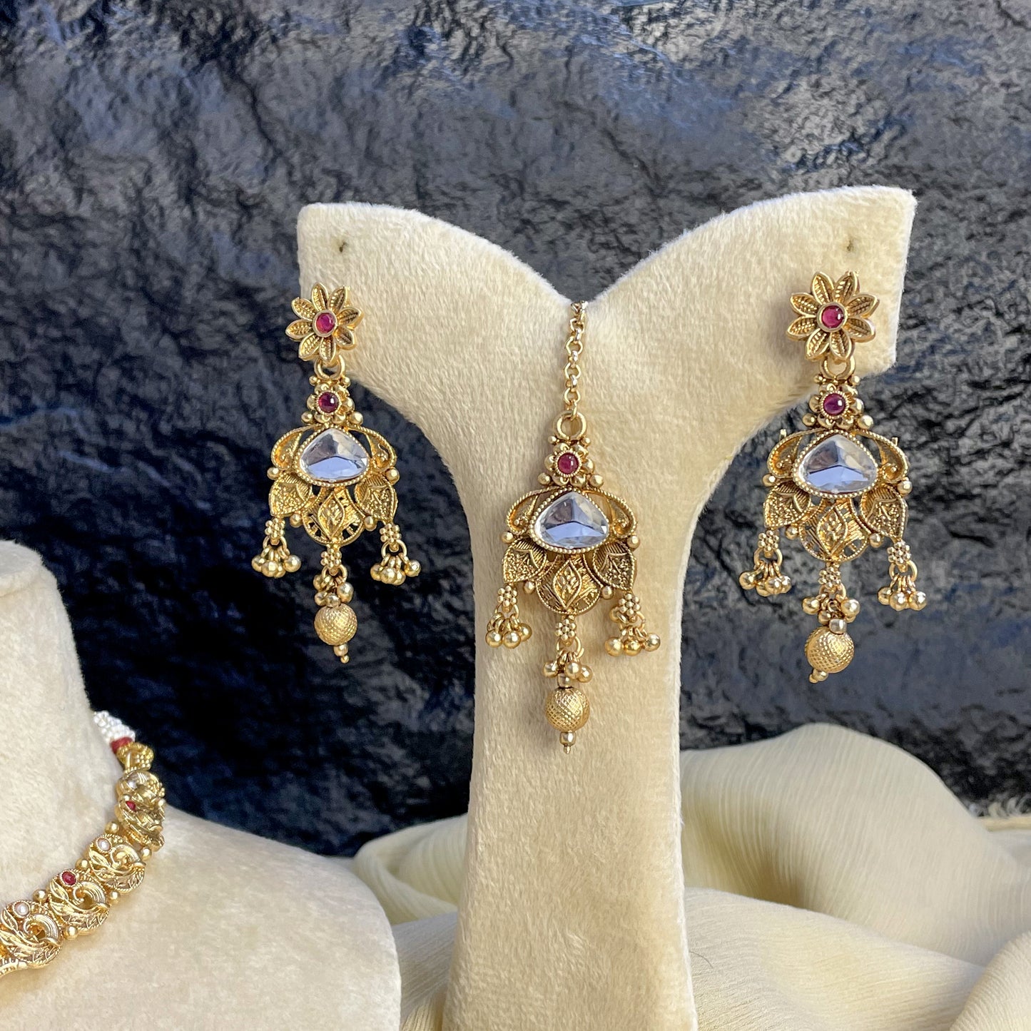 ELEGANT RAJWARI POLKI BLOOM NECKLACE SET