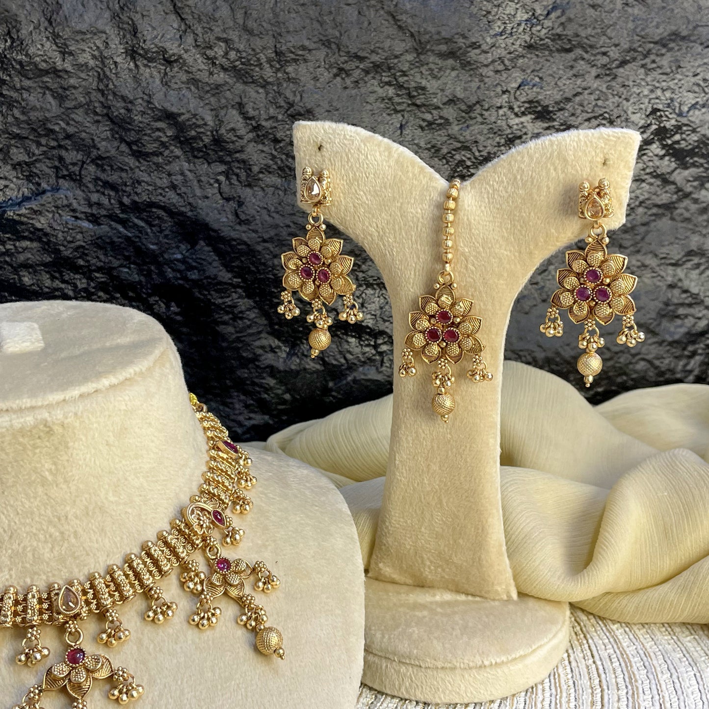 MAJESTIC RAJWARI FLORAL DROPS NECKLACE SET