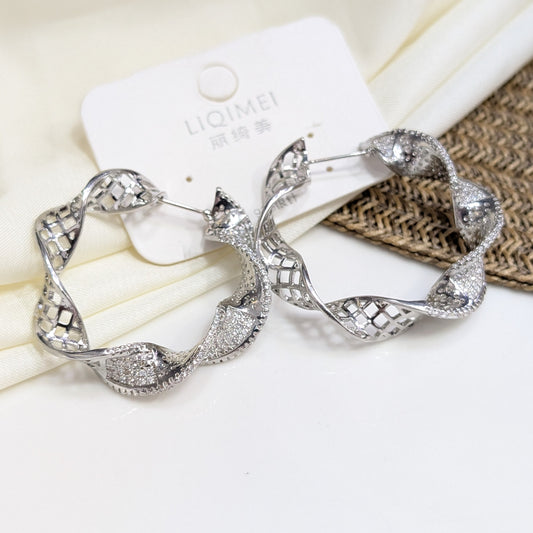 CRYSTAL TWIST LATTICE EARRINGS