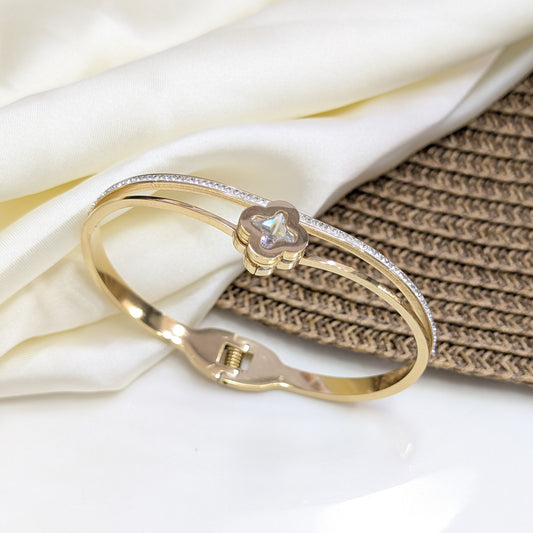 Clover Field Handcuff