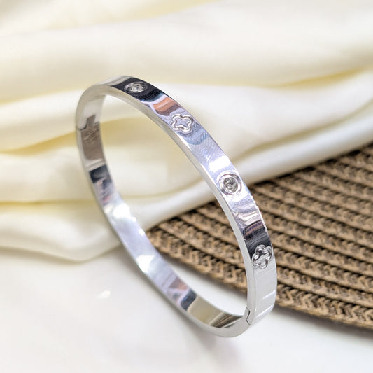 Silver Clover Handcuff