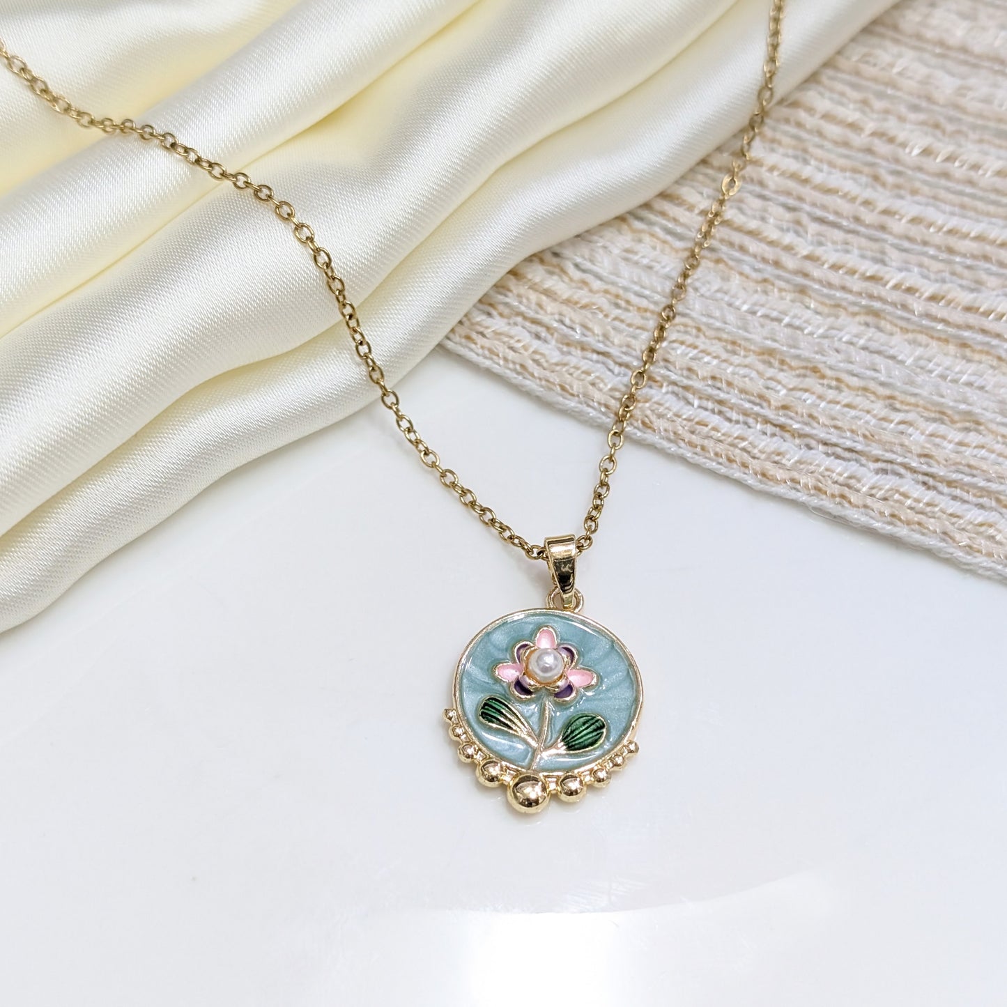 MINT DAISY DISK LOCKETS