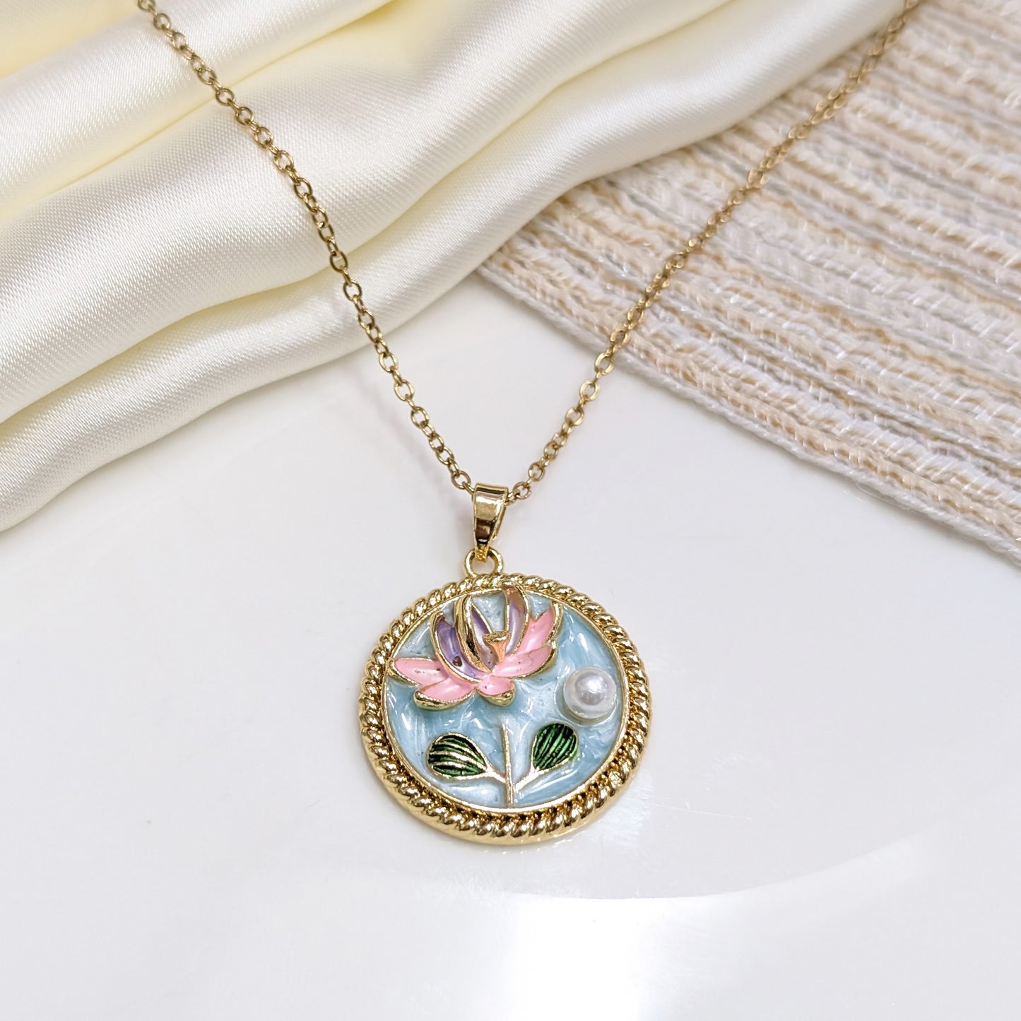 RADIANT LOTUS DISK LOCKETS