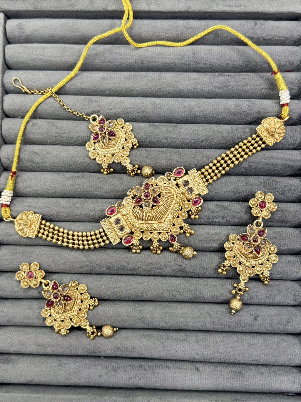 ANMOL RATNA RAJWARI CHOKER SET