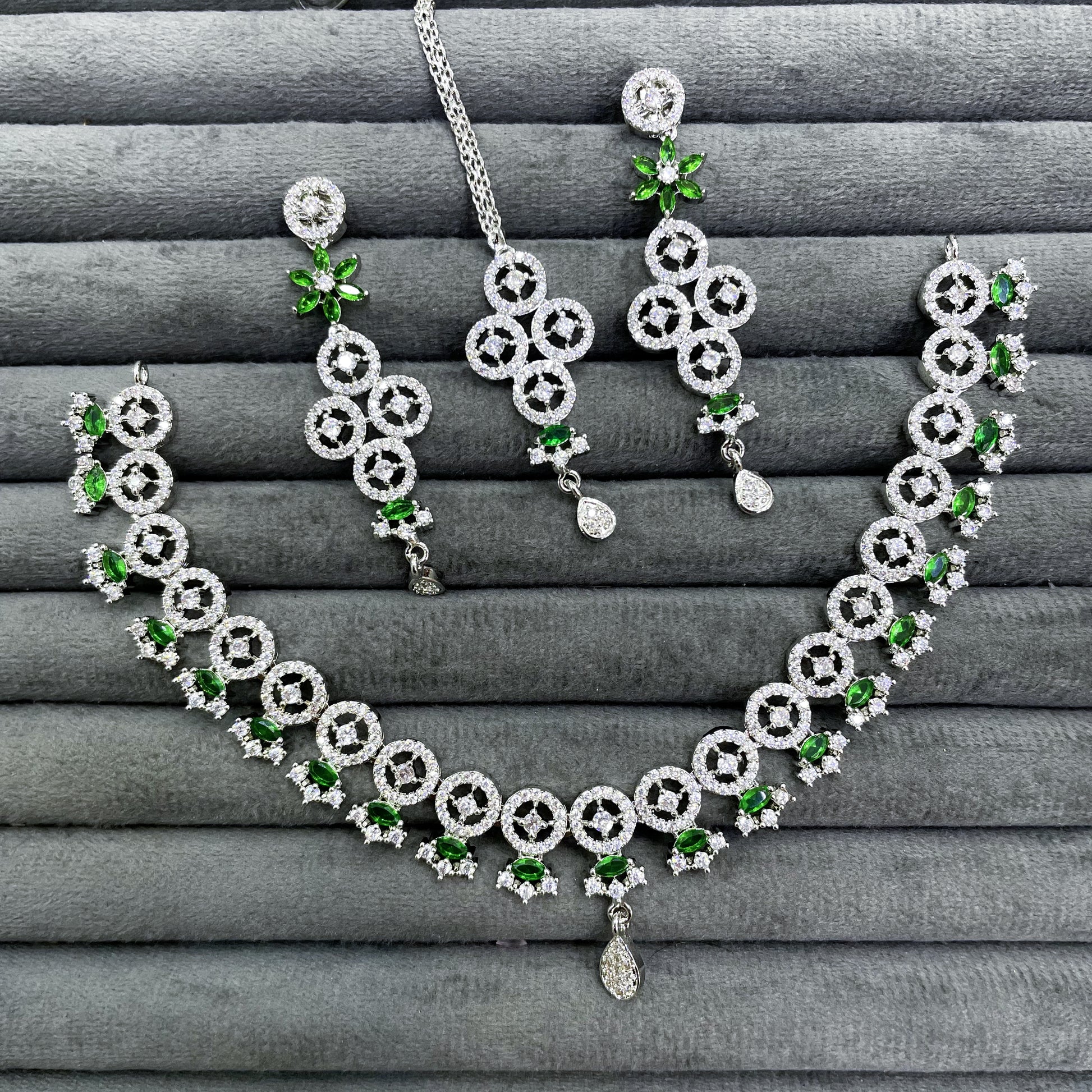 CIRCLE FLORET NECKLACE SET