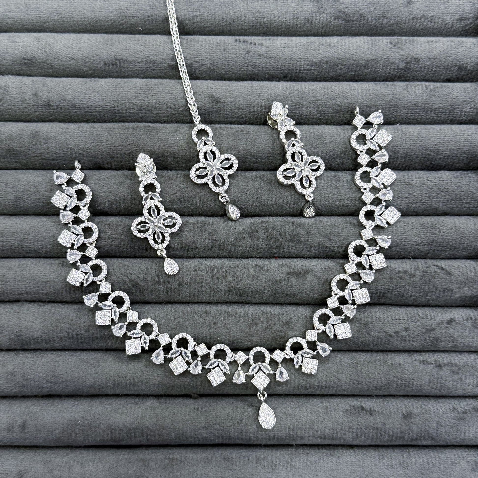 CLOVER DIAMOND NECKLACE SET