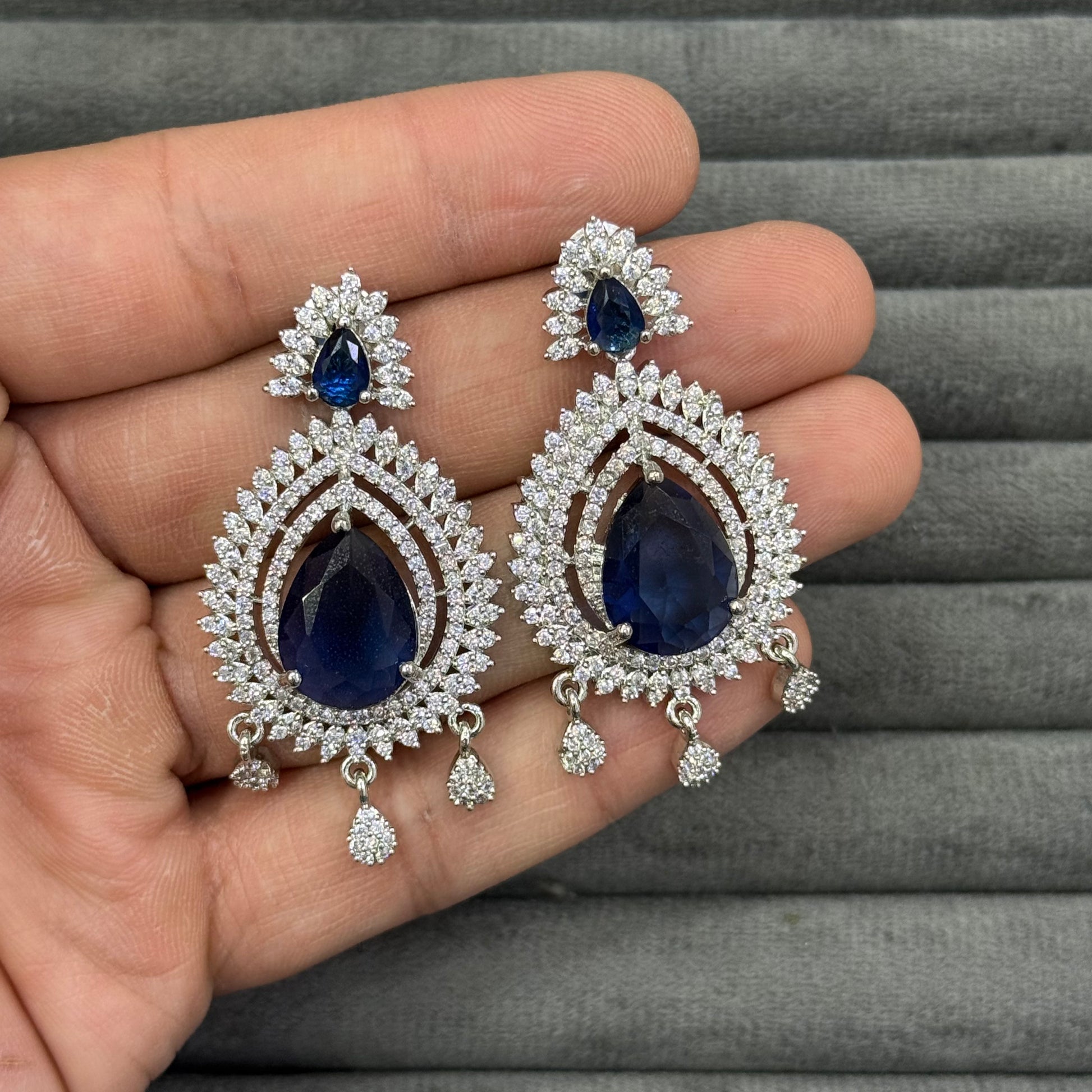 DIVINE AURA ZIRCON EARRINGS