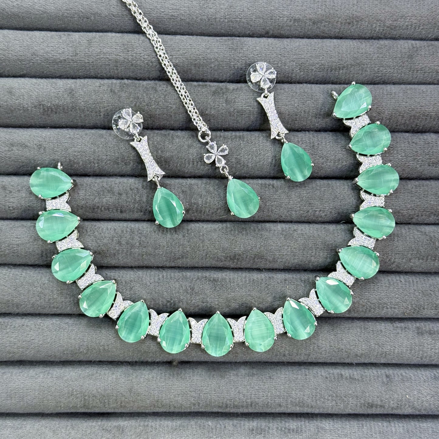 VINTAGE TEARDROP NECKLACE SET