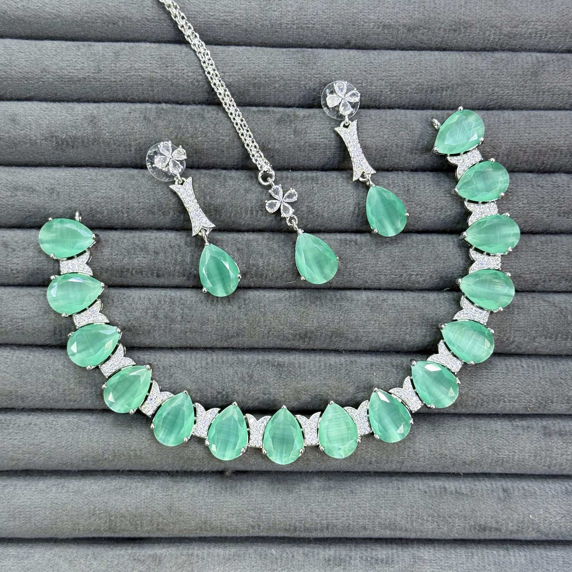 VINTAGE TEARDROP NECKLACE SET