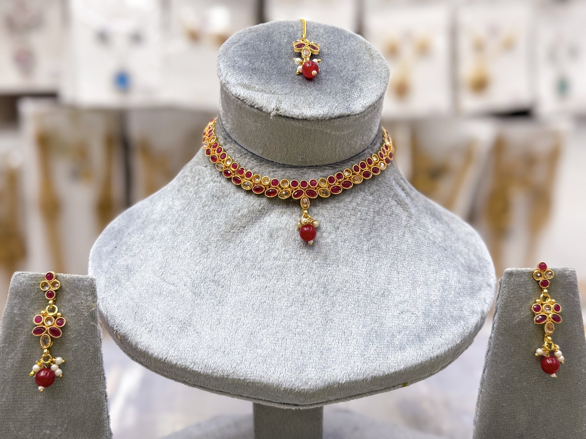 DUCHESS REINA NECKLACE SET