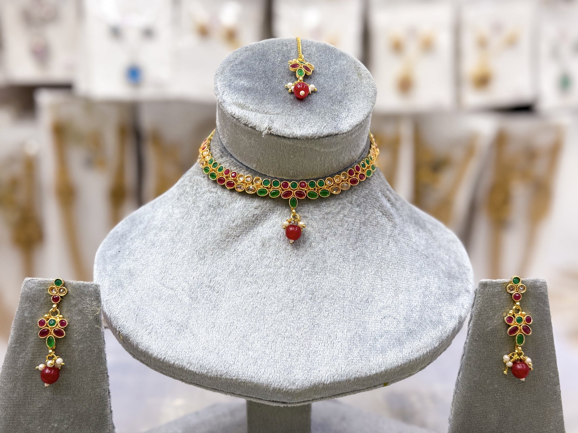 DUCHESS REINA NECKLACE SET