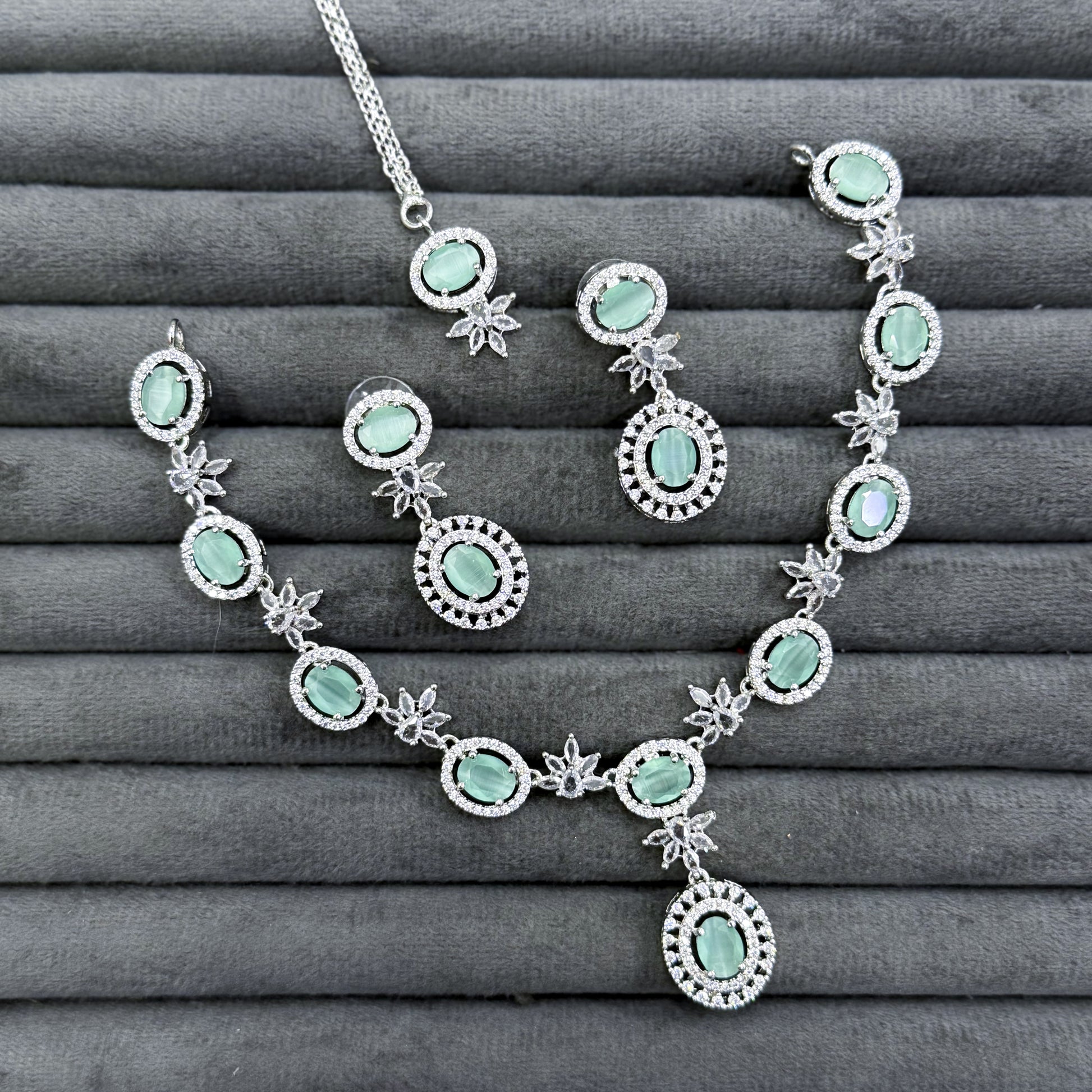 ORBIT HALO NECKLACE SET