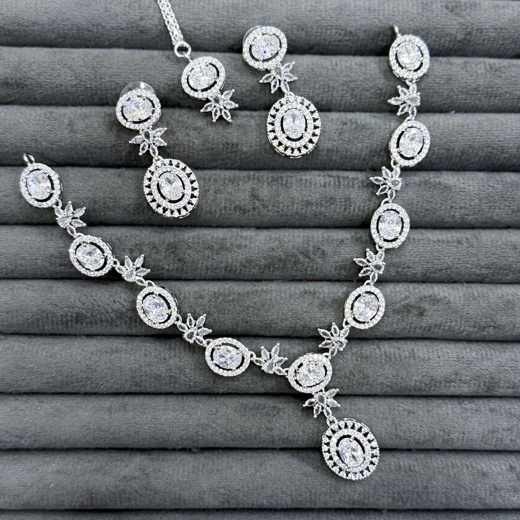 ORBIT HALO NECKLACE SET