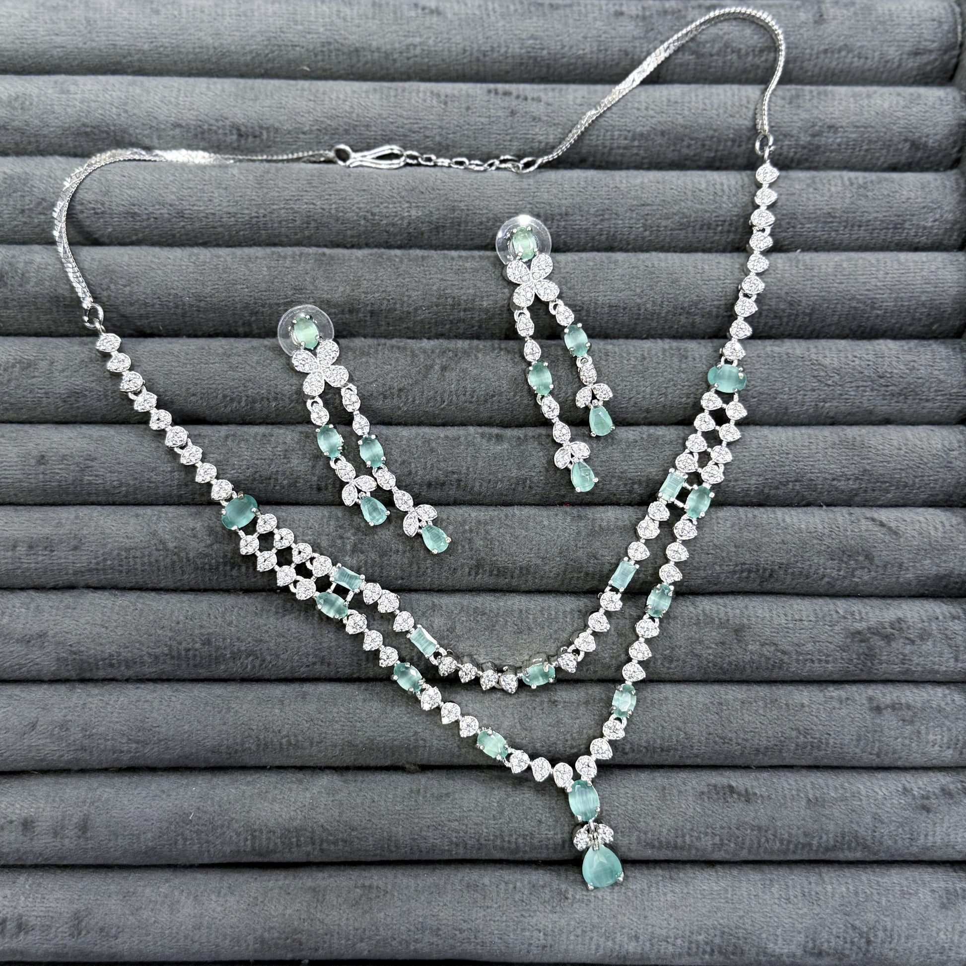 REGAL TIER NECKLACE SET