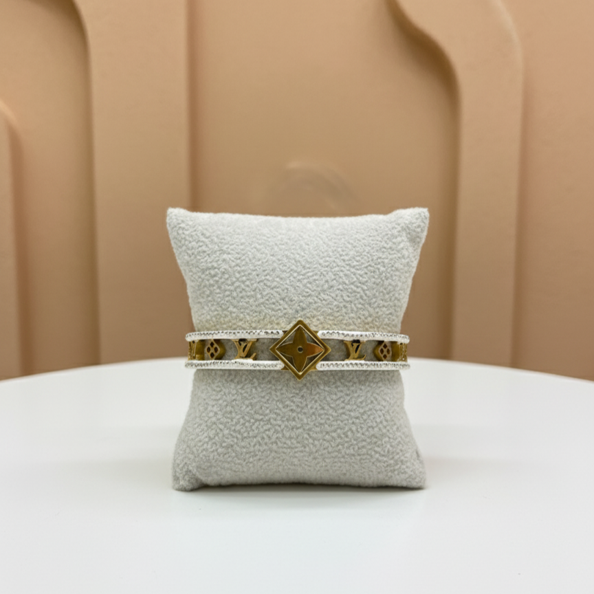 Gem Border Handcuff