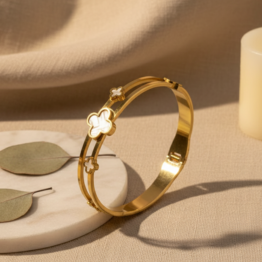 Clover Leaf Handcuff