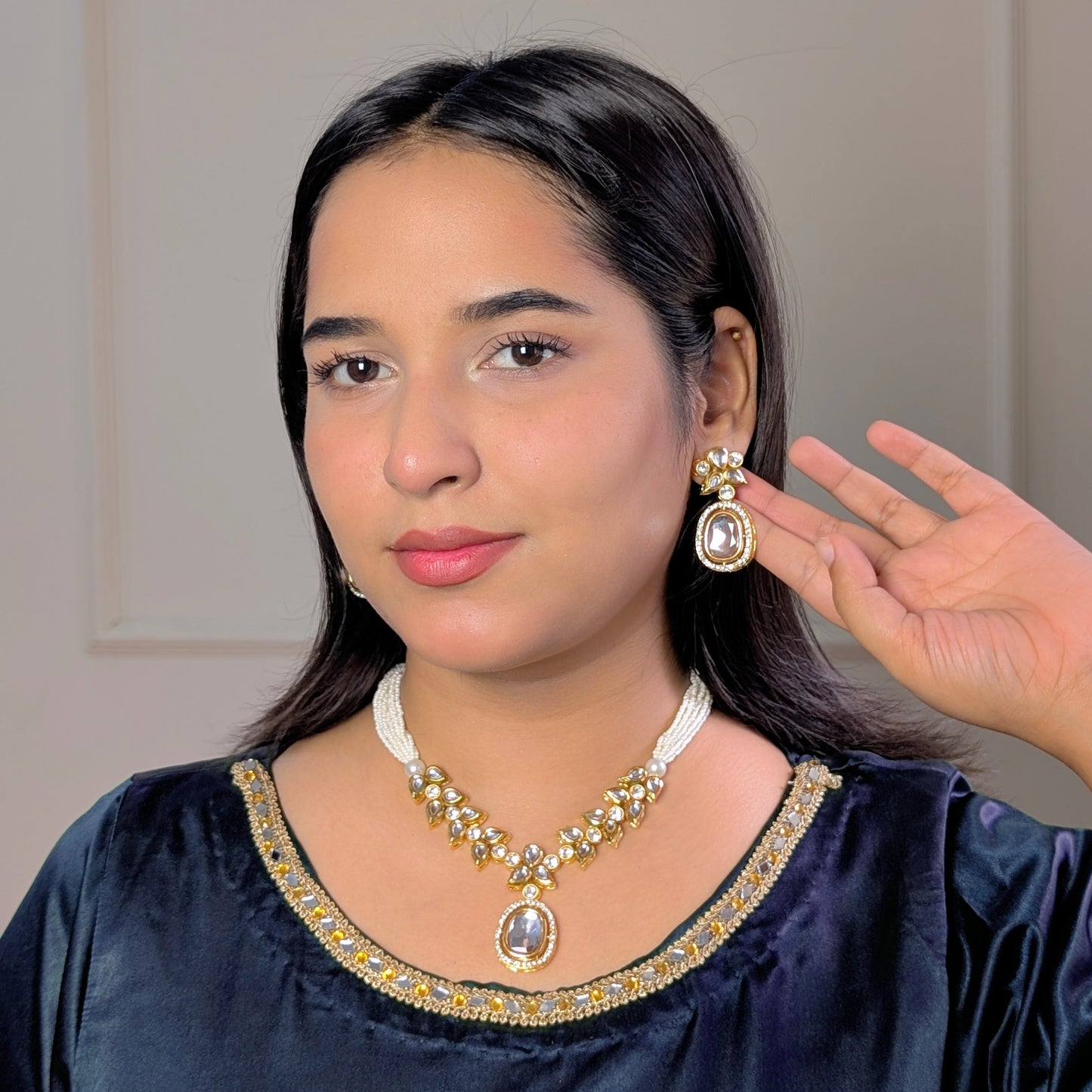 GEOMETRIC KUNDAN NECKLACES