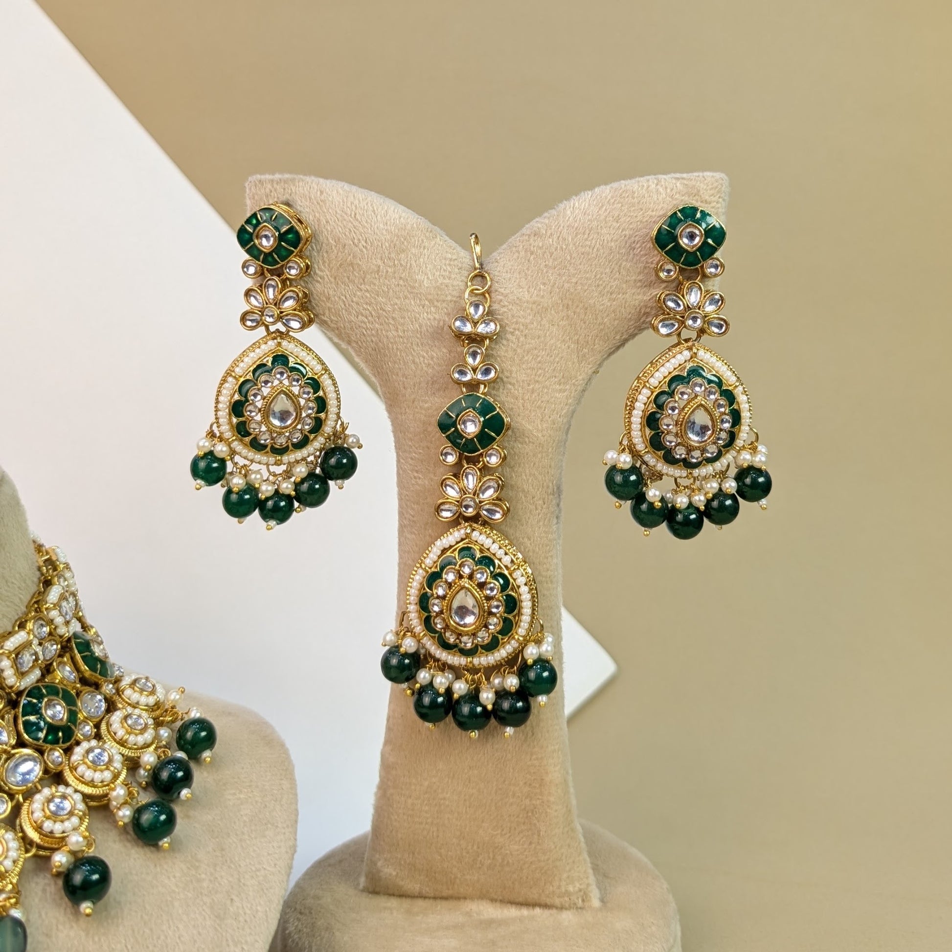 Emerald Kundan Necklace Set