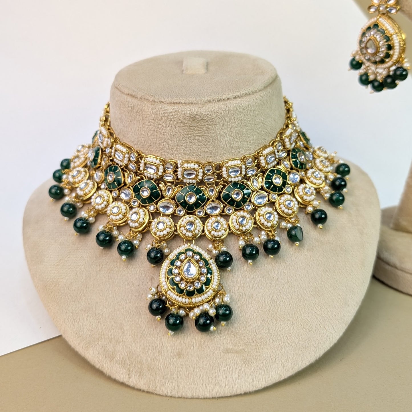 Emerald Kundan Necklace Set