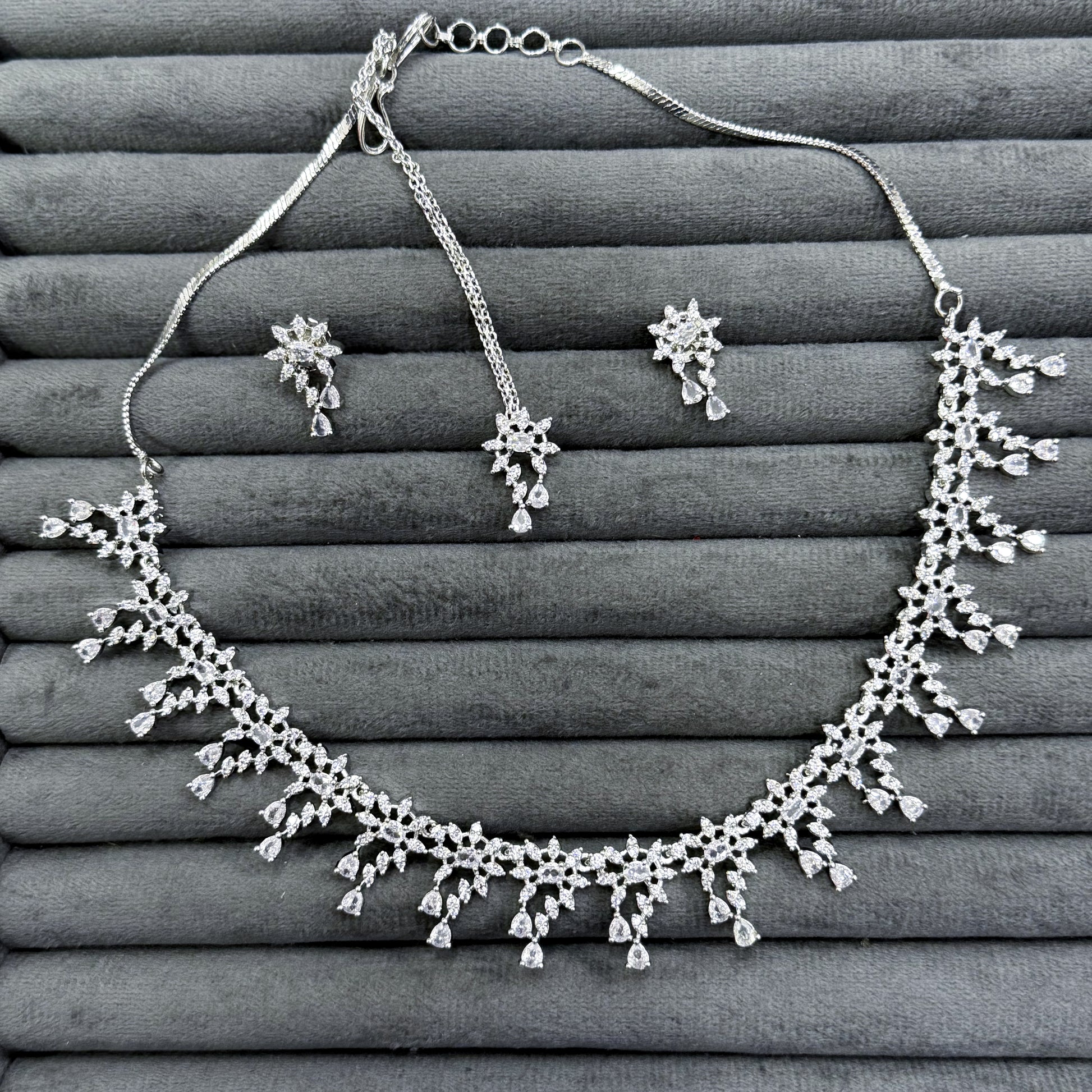 CRYSTAL SPARK NECKLACE SET