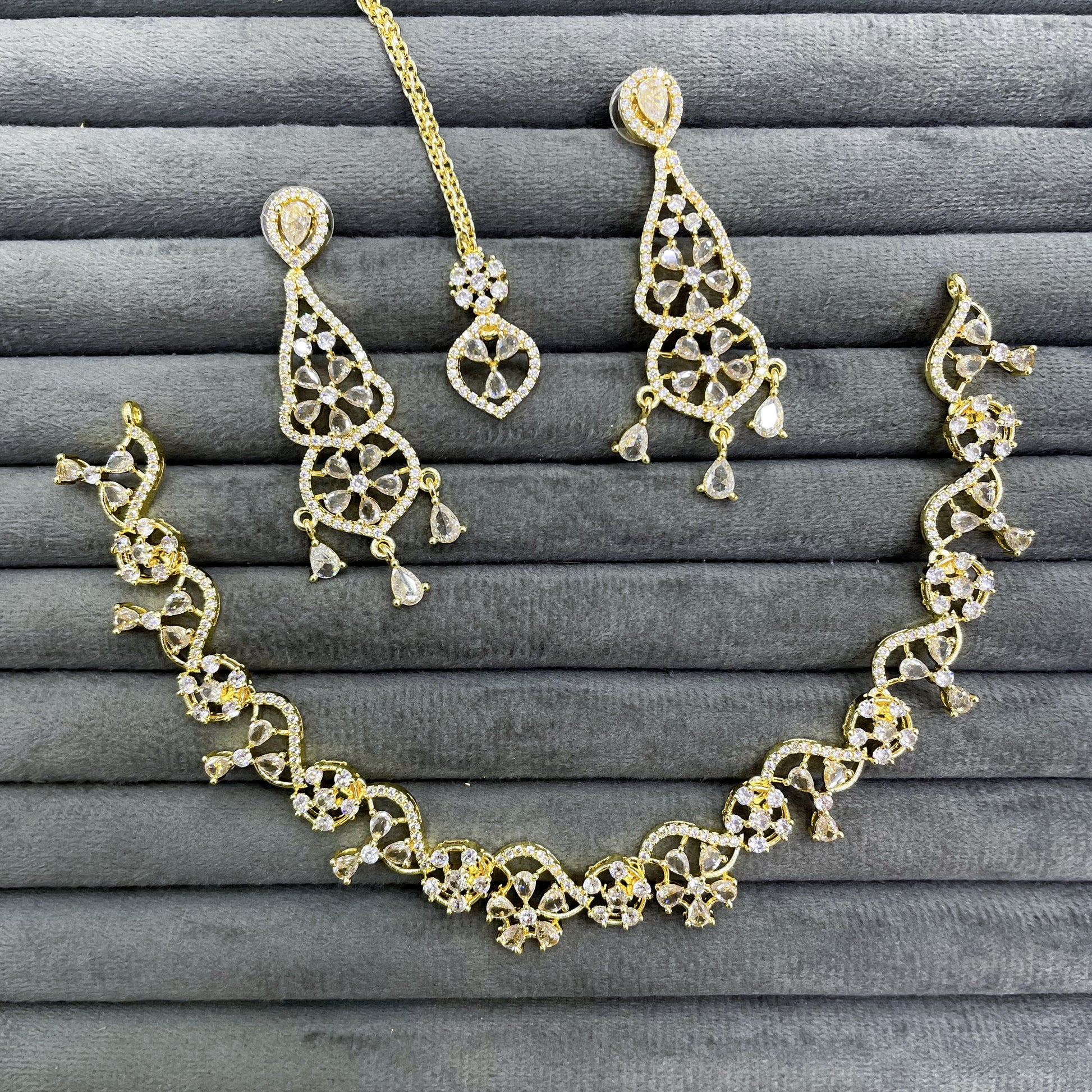RENAISSANCE FAN NECKLACE SET