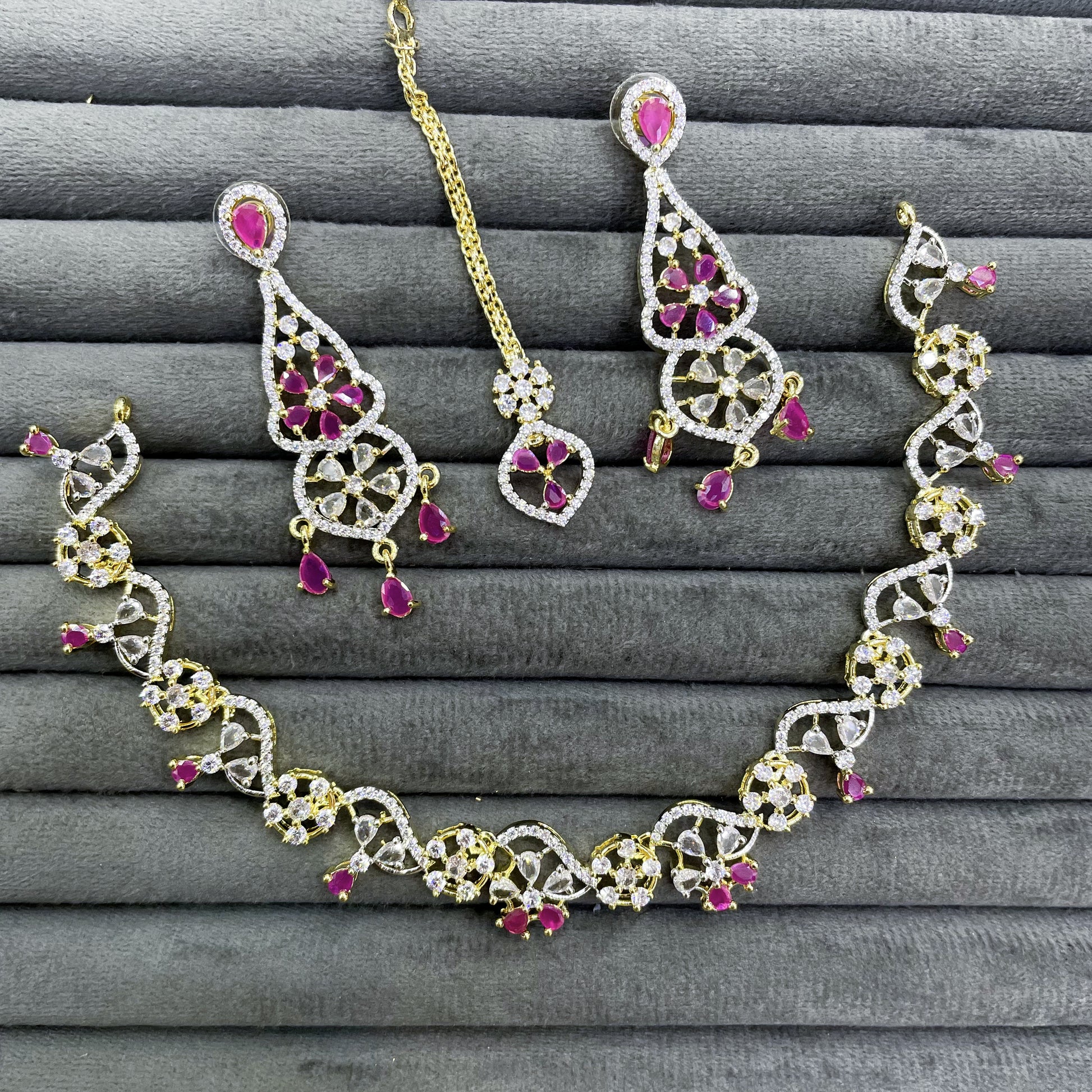 RENAISSANCE FAN NECKLACE SET