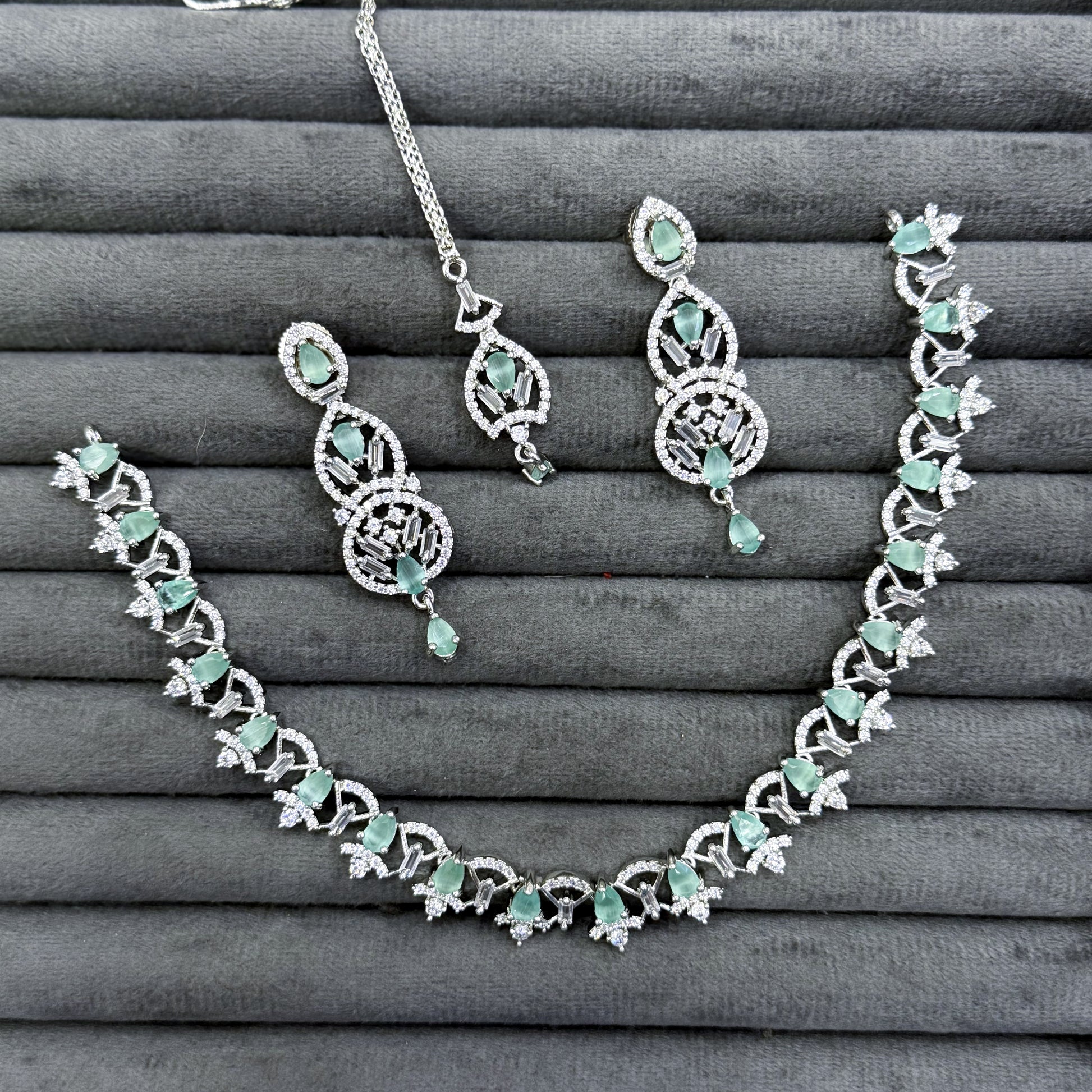 GALA WREATH NECKLACE SET
