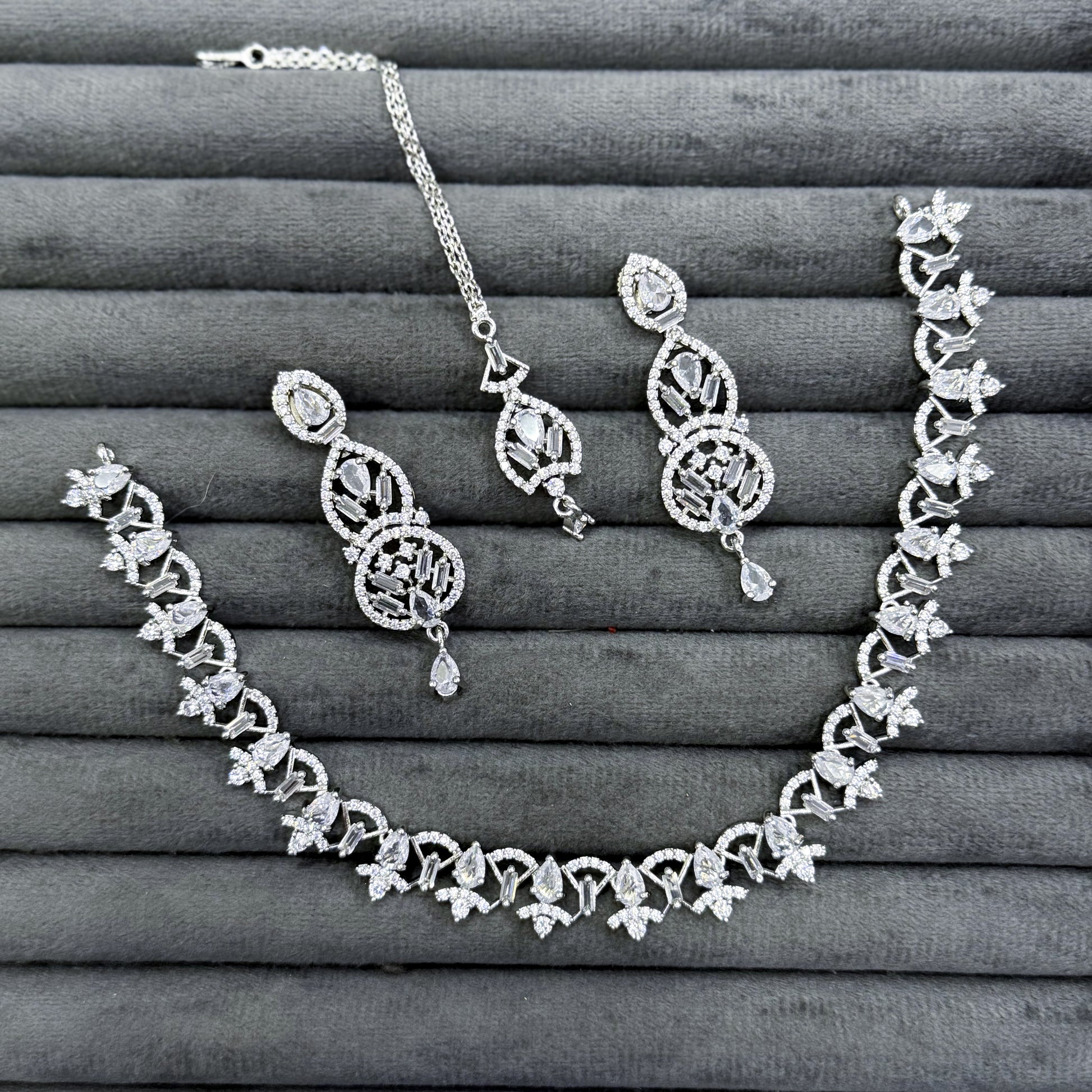 GALA WREATH NECKLACE SET