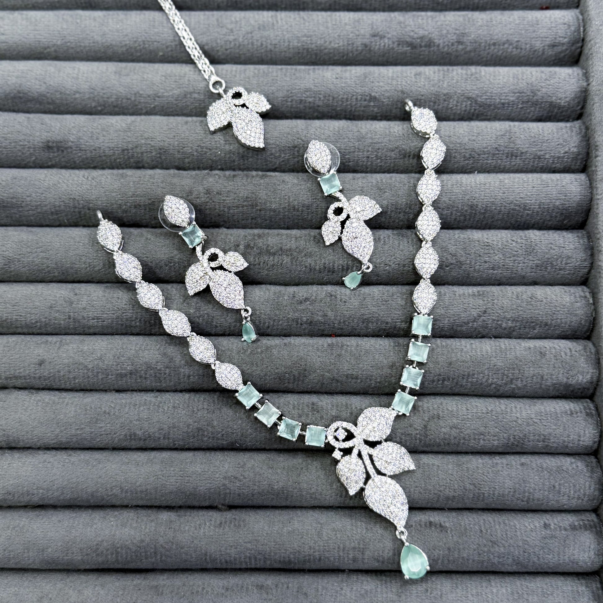 SAPPHIRE LACE NECKLACE SET