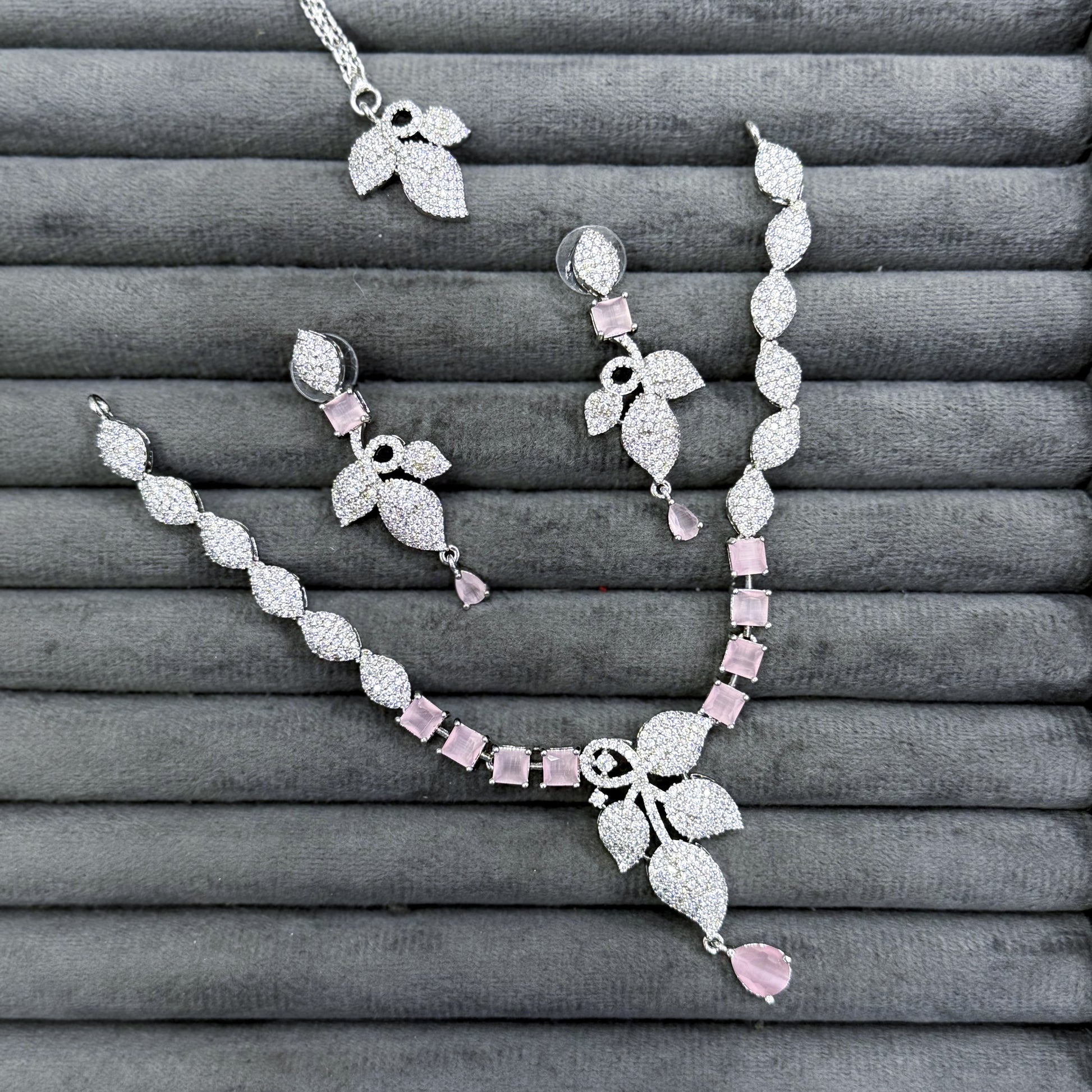 SAPPHIRE LACE NECKLACE SET