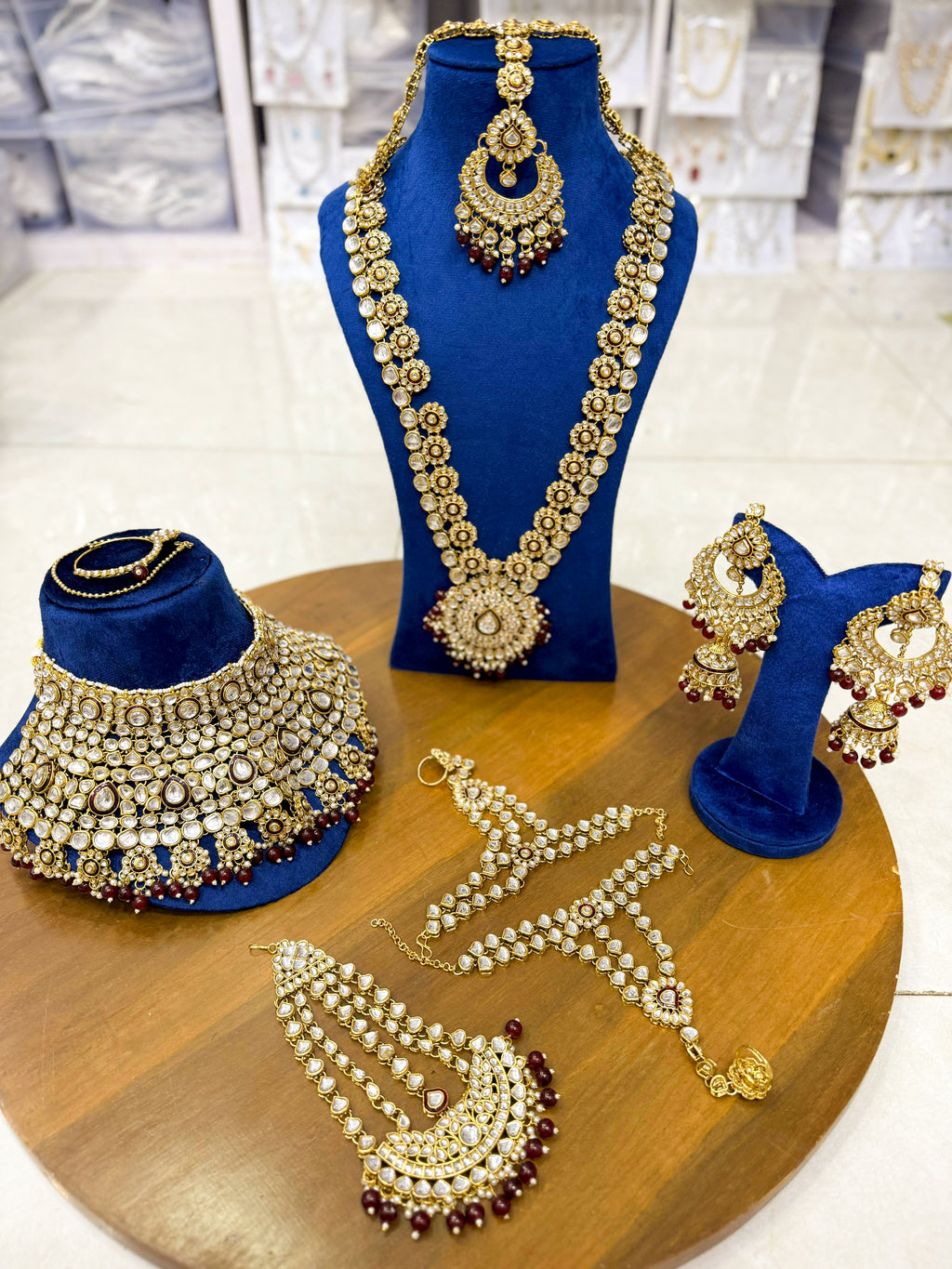 LAL VIHAR KUNDAN SET