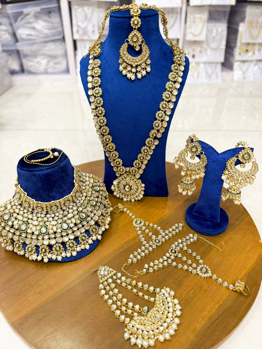 LAL VIHAR KUNDAN SET