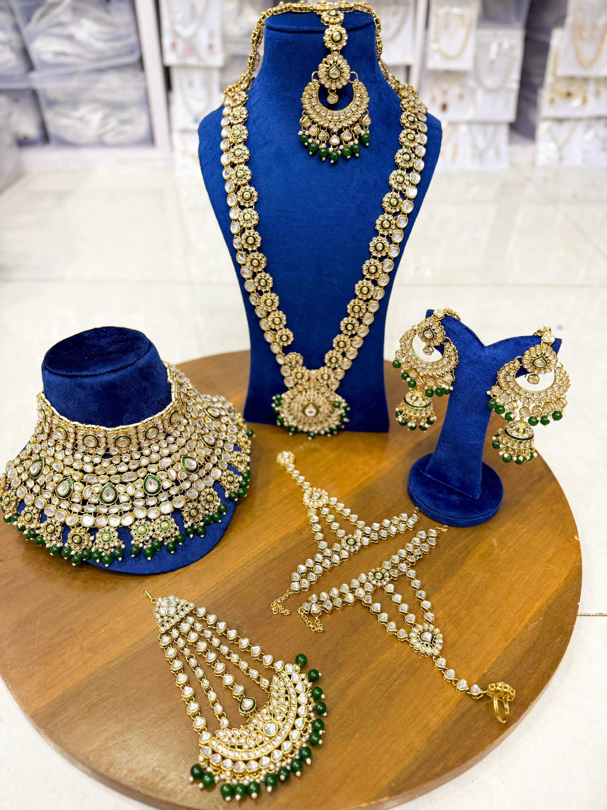 LAL VIHAR KUNDAN SET