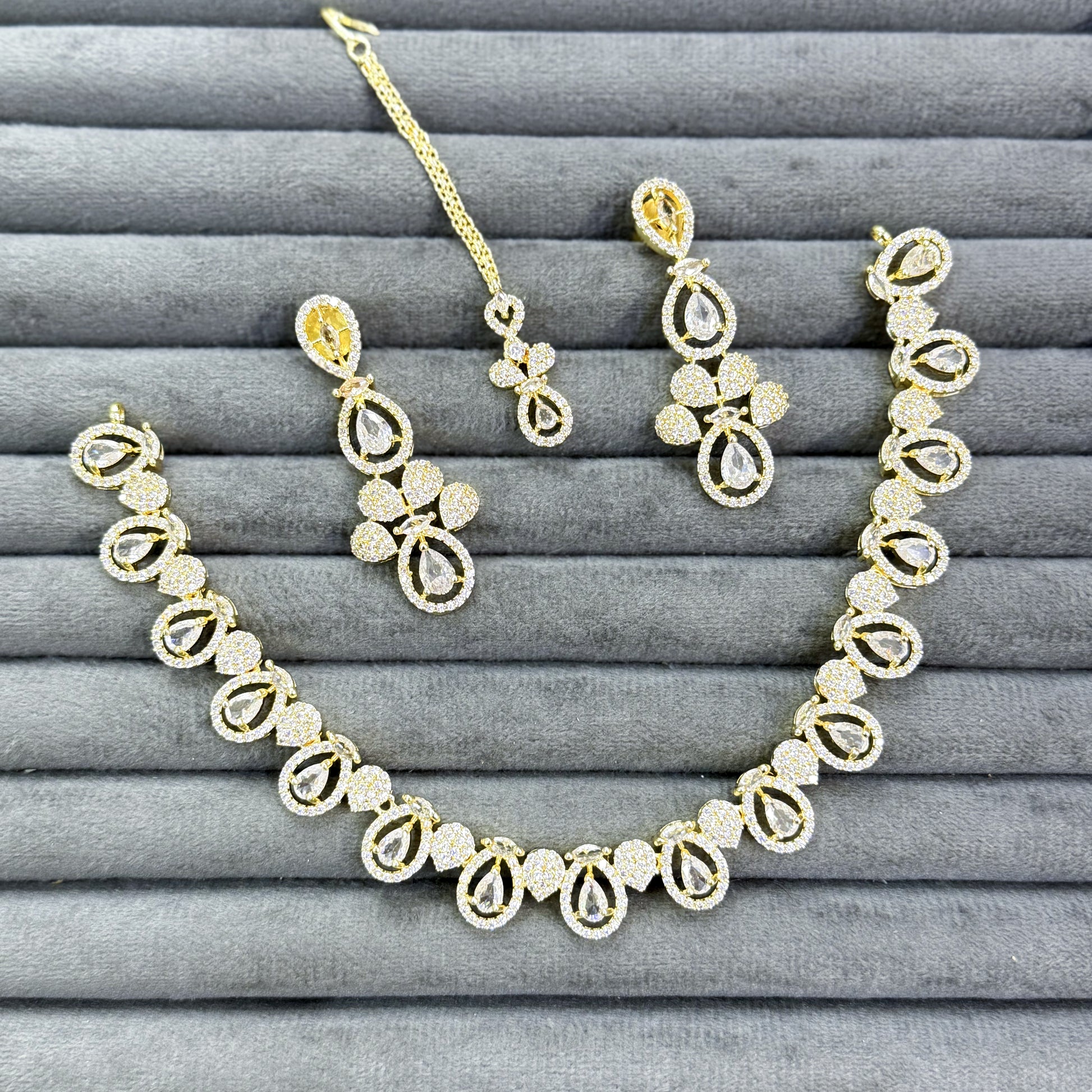 LUMINAR TEAR NECKLACE SET