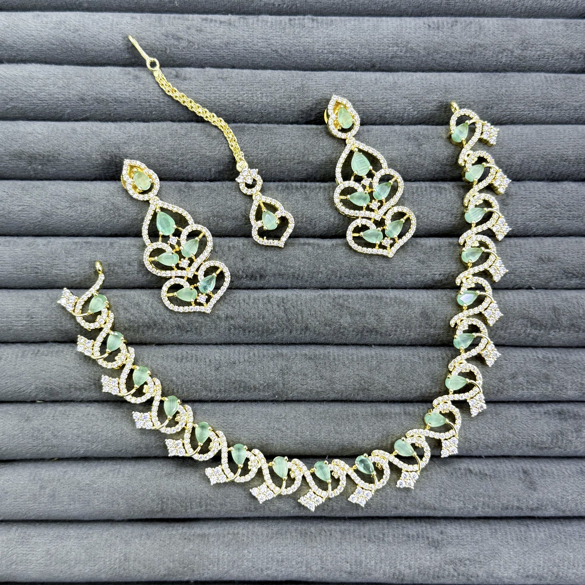 HEARTS OF ARCADIA NECKLACE SET