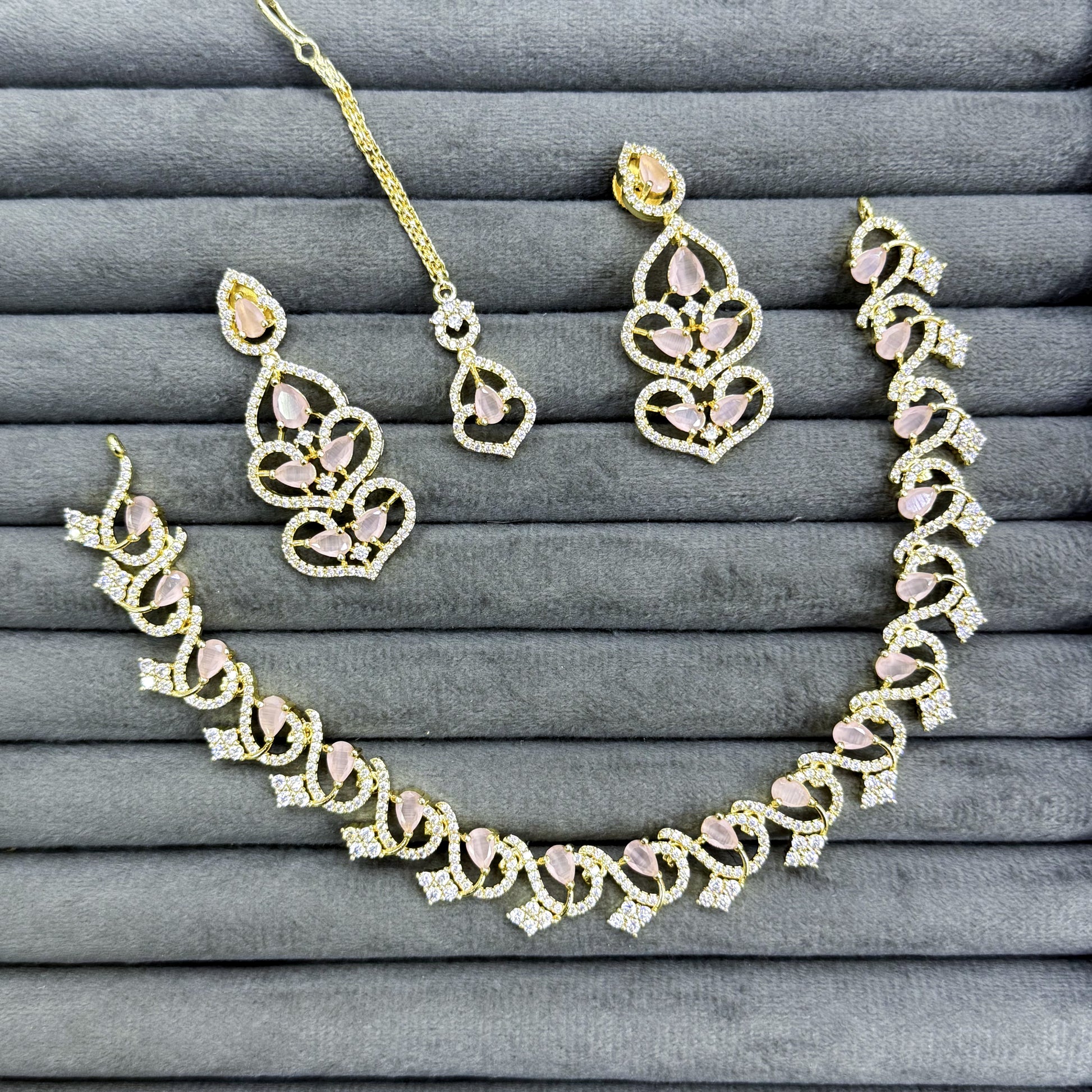 HEARTS OF ARCADIA NECKLACE SET