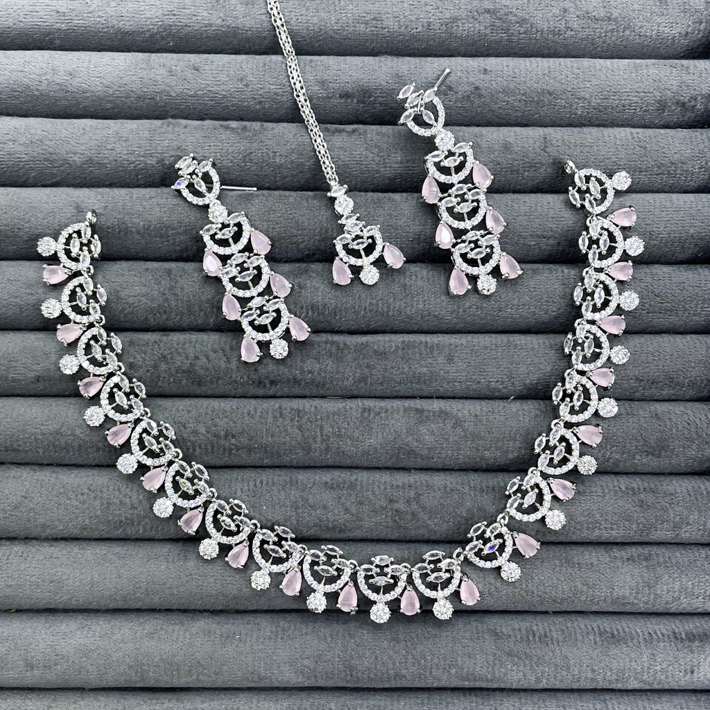 MEDALLION WREATH NECKLACE SET