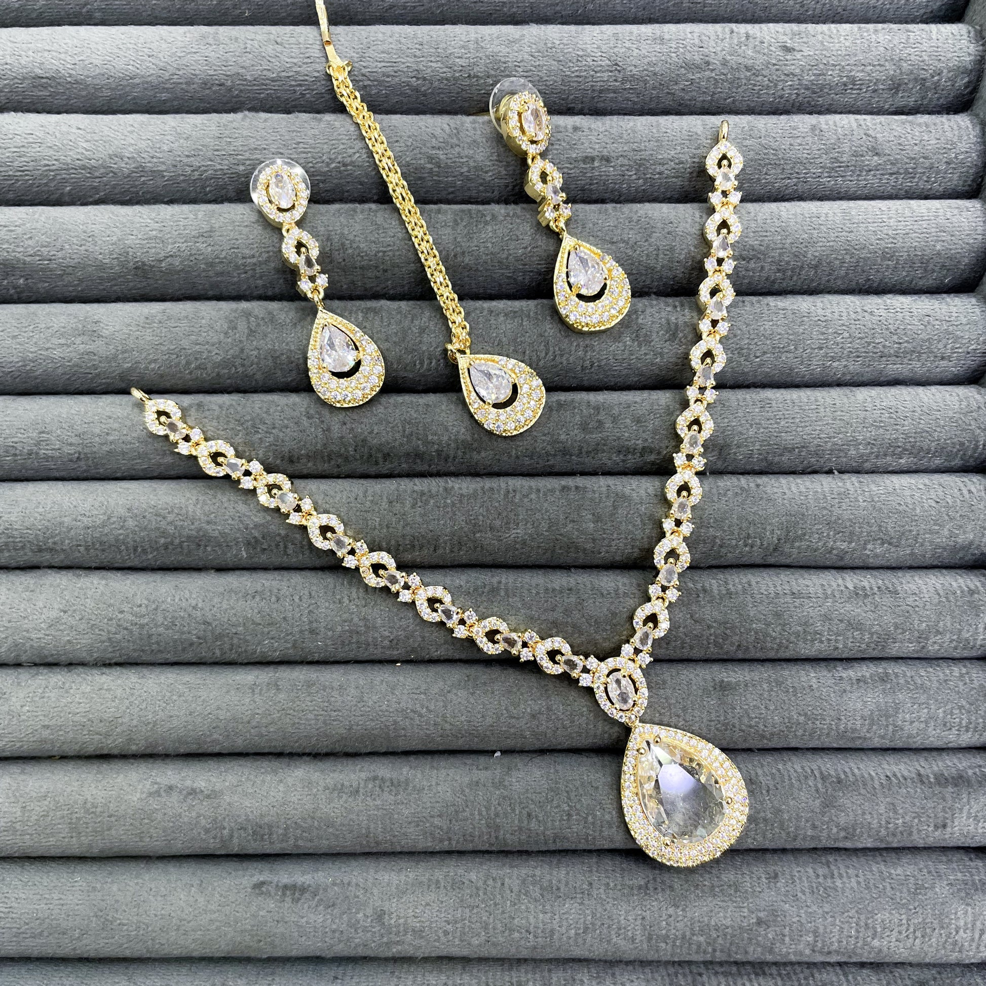 HEIRLOOM ORB NECKLACE SET